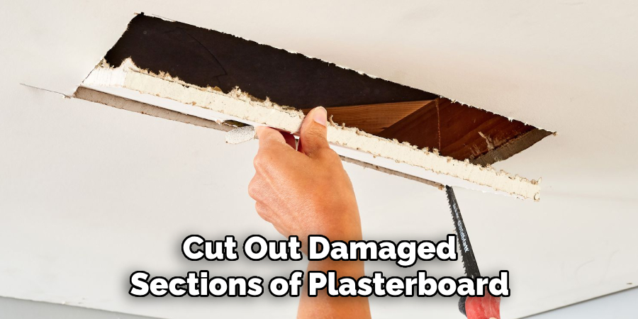 Cut Out Damaged Sections of Plasterboard