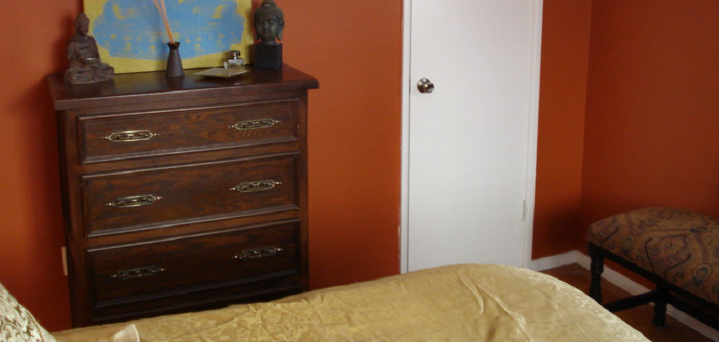 How to Paint a Nightstand