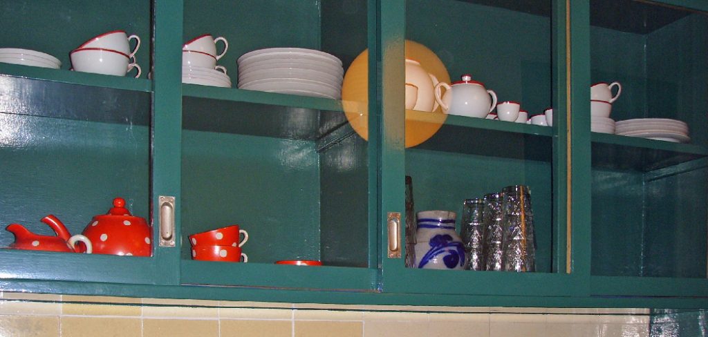 How to Display Dishes in Glass Kitchen Cabinets