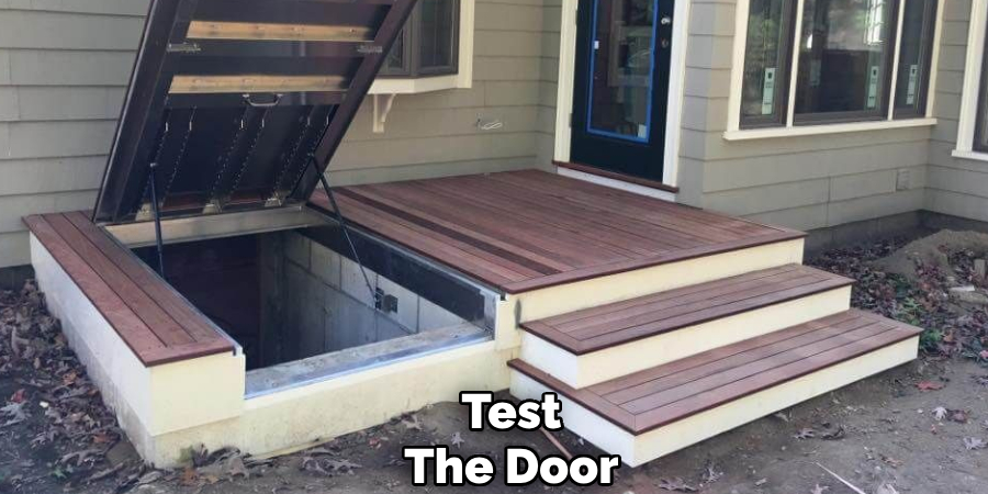 Test
The Door