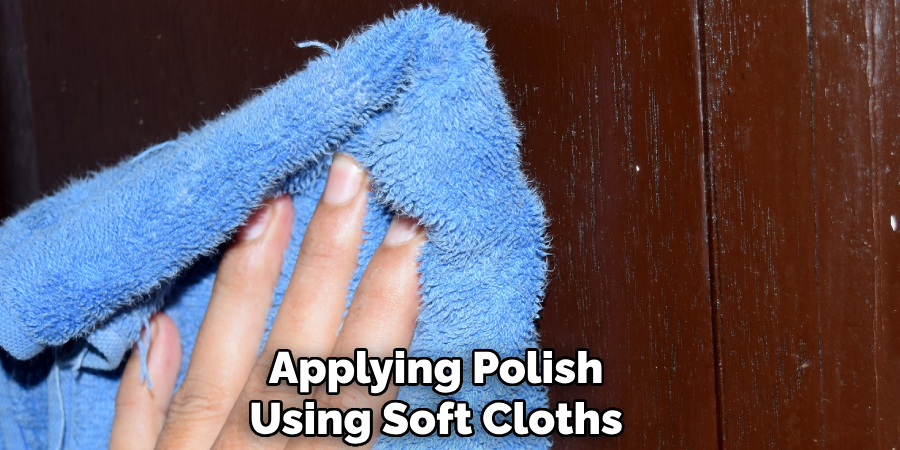 Applying Polish
Using Soft Cloths