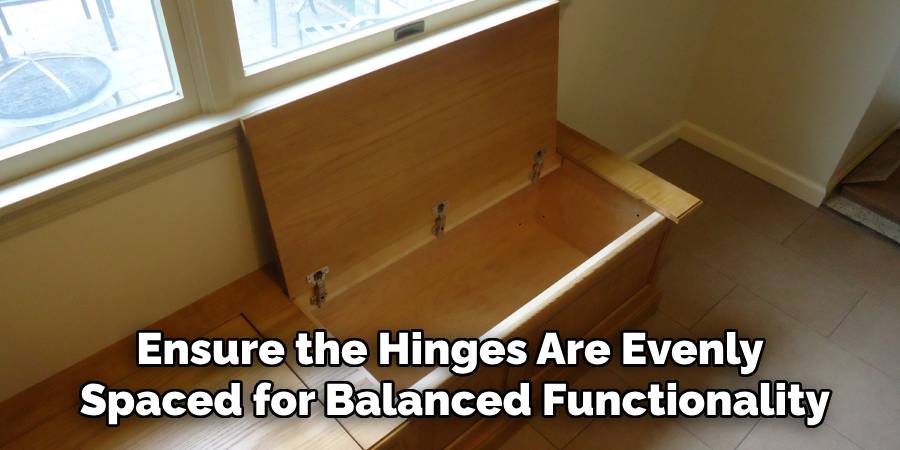 Ensure the Hinges Are Evenly
Spaced for Balanced Functionality