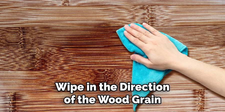 Wipe in the Direction
of the Wood Grain
